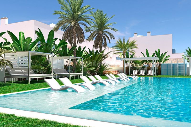 Foto fa74e0c8-ae6d-4d8b-b736-8ed91eb81e09. Ático en playa del puerto ático de 2 dormitorios y 2 baños con piscina y jardín en Torre de la Horadada en Pilar de la Horadada