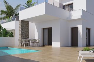 Xalet a Vistabella golf. Villa de 3 dormitorios y 3 baños con piscina y jardín en vistabe