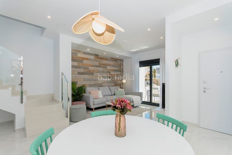 Foto 1d087aa1-fc31-460a-9d04-66d7148e6a7e. Chalet en vistabella golf villa de 3 dormitorios y 3 baños con piscina y jardín en vistabella golf en Orihuela