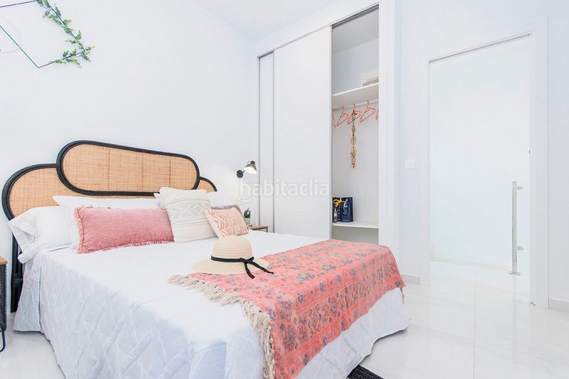 Foto 56fa9b79-f3ba-48ec-97f4-2eb9b2e14543. Chalet en vistabella golf villa de 3 dormitorios y 3 baños con piscina y jardín en vistabella golf en Orihuela