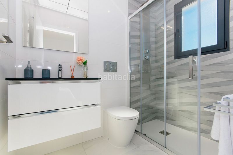 Foto 79c04d4b-8e00-4e59-8bcf-33a958590e62. Chalet en vistabella golf villa de 3 dormitorios y 3 baños con piscina y jardín en vistabella golf en Orihuela