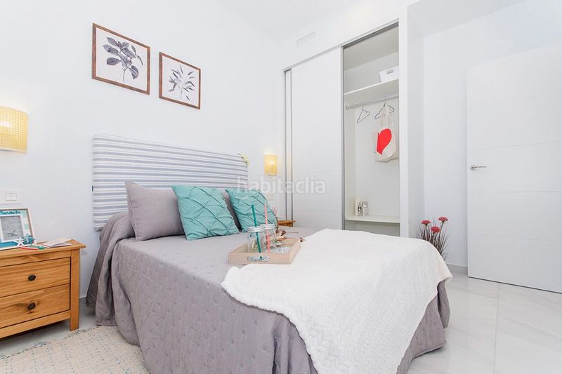Foto b2a6b3ec-cf4d-46bf-8104-e5fdba5dfa49. Chalet en vistabella golf villa de 3 dormitorios y 3 baños con piscina y jardín en vistabella golf en Orihuela
