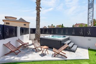 Casa a Res. las filipinas. Vivienda pareada totalmente reformada con jacuzzi privado y espe