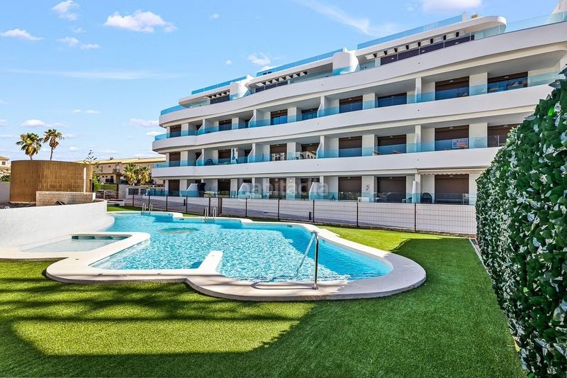 Foto 61e17c87-565d-4995-93a3-285bc0190617. Pis amb aparcament piscina a Playa Flamenca Orihuela