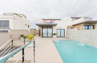 Chalet en San Miguel de Salinas. Costa blanca eiendom presenta este exclusivo complejo de villas,