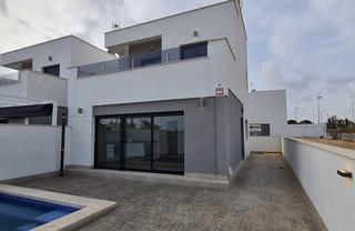 Xalet a Villamartín-Las Filipinas. Cerca de la zenia boulevard, el centro comercial mãs grande de l