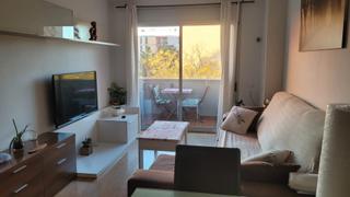 Pis a Passeig de la renaixença 21. Piso de 80m2, 2 habitaciones, 2 baños , parking y piscina