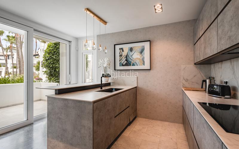 Foto f96adc99-e059-464e-8053-ec31df1e26a6. Piso fully renovated southwest-facing apartment in beachfront en Marbella