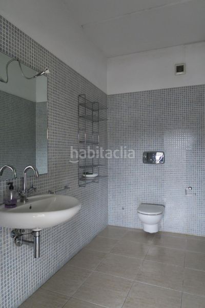 Foto b67270cb-738e-4800-bd96-03992728fab8. Nau industrial a Sant Celoni