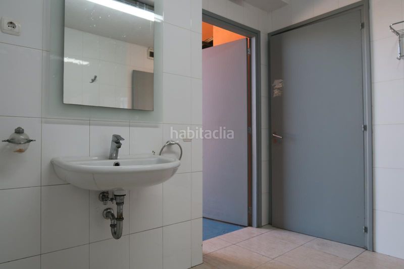 Foto bf90db32-a85f-43d3-b4f4-6c9e52057043. Nau industrial a Sant Celoni