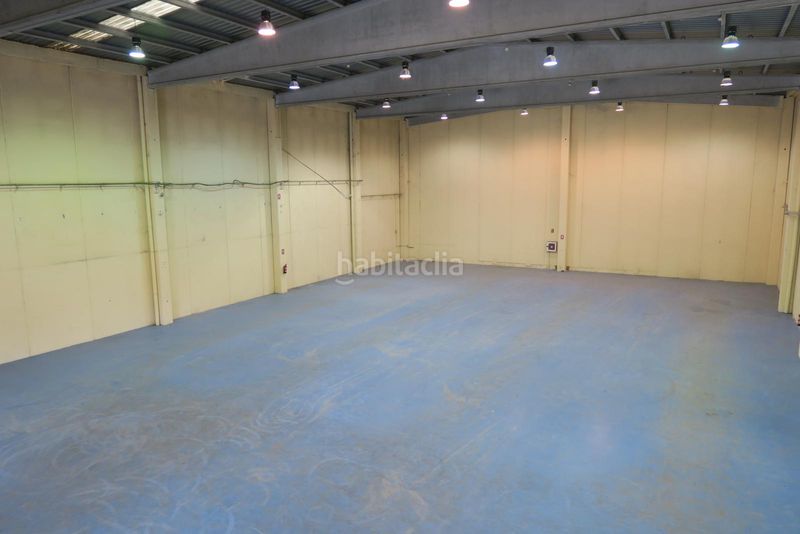 Foto f2732edf-43cf-4958-9fee-db97b5b73bde. Nau industrial a Sant Celoni