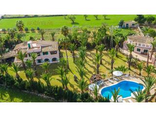 Chalet à Bacarés-Manresa-Bonaire. Espectacular chalet en mal pas alcudia con licencia vacacional