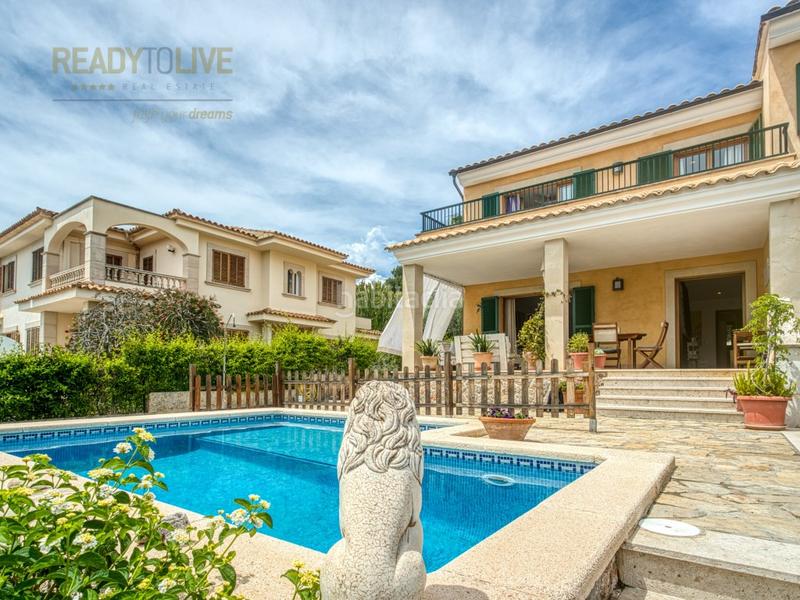 Foto 42a4fc27-b5a5-491d-ad28-f2890e3ea4e9. Casa adossada amb aparcament piscina a port d´Alcúdia-platja dálcúdia Alcúdia