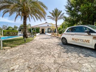 House in N/a. Finca rústica premium en alcudia, lista para disfrutar