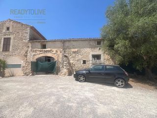 Masia a Calle passeig de sa creu 10. Casa mallorquina de piedra para reformar en moscari selva