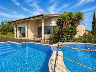 Casale in Santa Margalida Poble. Finca exclusiva con licencia vacacional en entorno privilegiado