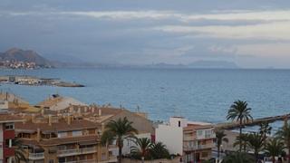 Àtic  Avinguda d'alcoi. Atico  de 100m2vistas al mar, con terraza al mismo nivel de 95m2