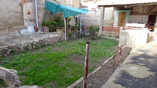 Casa  Carrer de rafael altamira. Casa de pueblo en dos plantas con terron privado