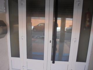 Lloguer Local Comercial  Carrer doctor brotons poveda. Local diafano con almacen y aseos,a/a.zona ambulatorio