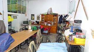 Local Comercial  Carrer mare de déu dels desemparats. Local diafano , altura 4m, , fachada5m, salida de humos, a pie d