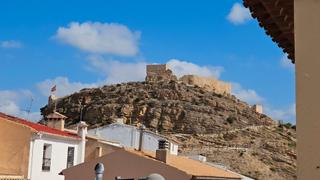 Lloguer Casa  Camí del cementeri. Casa de pueblo con patio y solarium, de 150m2.