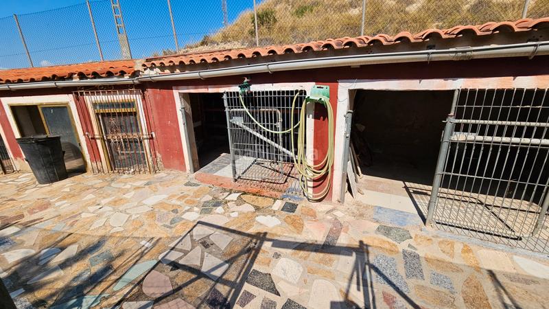 Foto c2b357ce-9f3a-42ab-a989-afdd8fe532ca. Xalet amb xemeneia aparcament piscina a Campello Pueblo Campello (el)