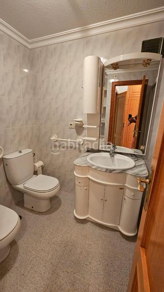 Foto 6cc8ca2f-b810-4302-95cc-e5b3b74e25fa. Casa adosada en Campello Pueblo Campello (el)