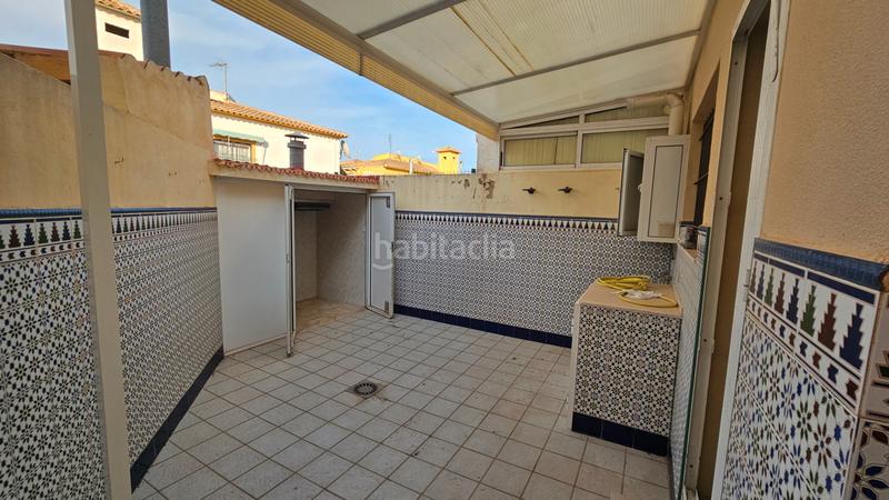 Foto f9436e94-d377-480b-b1bc-65a04e9006ee. Casa adosada en Campello Pueblo Campello (el)