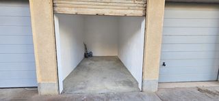 Alquiler Parking coche  Carrer de barcelona. Garaje cerrado tipo box para un coche y moto.