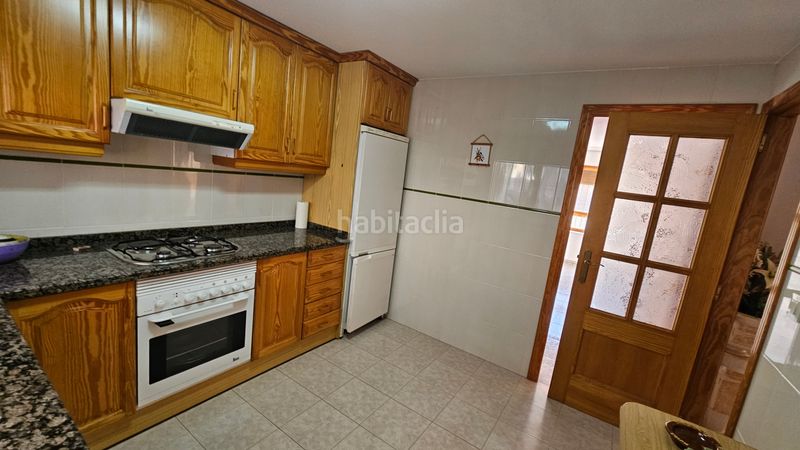 Foto 1da3e2d8-b0cd-4188-a2bb-53d824c9edee. Rent semi detached house with fireplace in Campello Pueblo Campello (el)