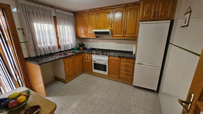 Foto a0f63284-6994-47ba-b3cd-780b9fa5056e. Rent semi detached house with fireplace in Campello Pueblo Campello (el)