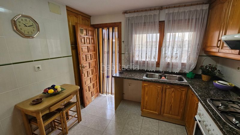 Foto ccb4a646-953c-4c1a-8464-a308576e258a. Rent semi detached house with fireplace in Campello Pueblo Campello (el)