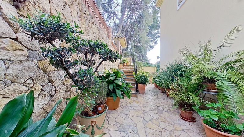 Foto 95c453c6-dade-4bd6-9560-439125ae12b7. Xalet amb aparcament piscina a Miraflores del Palo Málaga