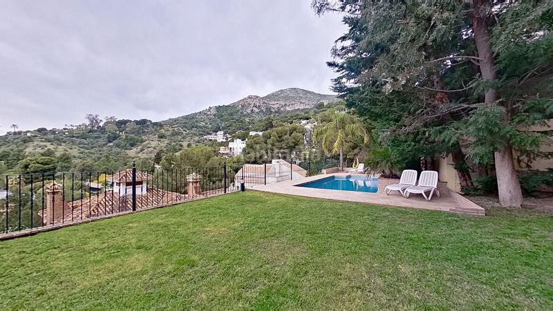 Foto e655de70-d1f6-4c2d-ab16-183fd5b84362. Xalet amb aparcament piscina a Miraflores del Palo Málaga