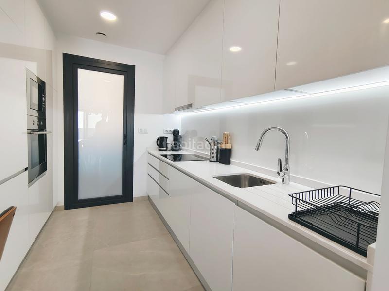 Foto 393c6482-5b1d-4b4a-9d3d-87bca735fccb. Alquiler apartamento  con vistas increíbles y servicios exclusivos en Benidorm