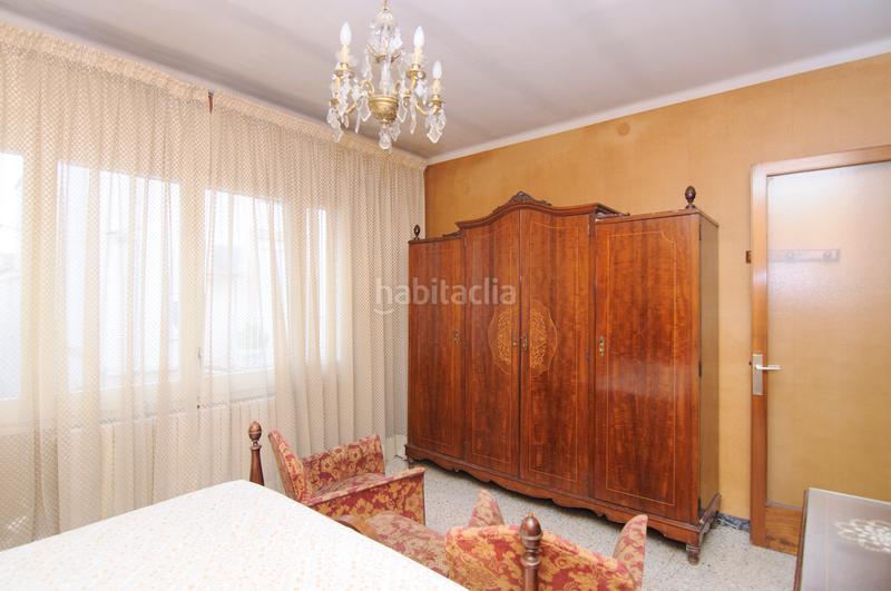 Foto c5f0f497-058e-49a7-a9d5-dde0b0108a16. Casa adosada casa de 9 habitaciones, en venta en Nucli Urbà Esparreguera
