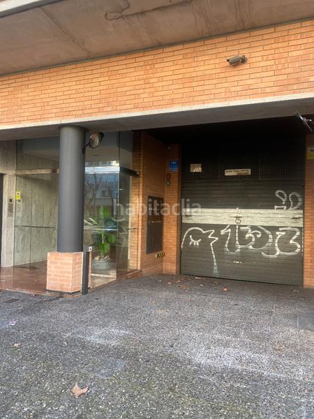 Foto 7e08289f-6d6c-4d1d-8b11-5b7e3dd20f68. Posto auto in carrer castell de peralada 24 in Eixample Sud-Migdia Girona