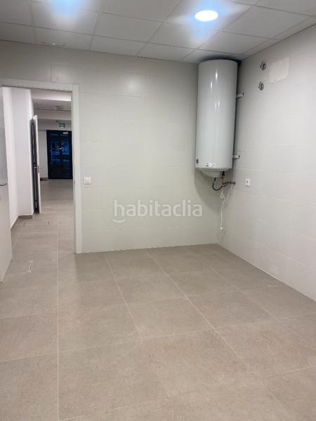 Foto 82219dd9-4360-454a-9e7f-f5af6137ab7e. Pas-de-porte local commercial avec chauffage dans Centre Salt