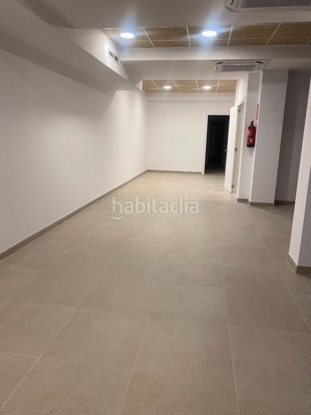 Foto f7737da7-713a-428d-b6ea-b61ecf2bc048. Traspàs local comercial amb calefacció a Centre Salt