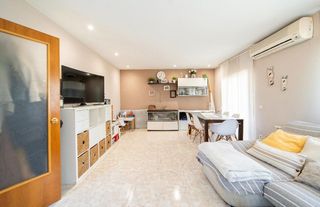 Casa  Carrer de la crosa. Casa independiente con jardín de 200 m2
