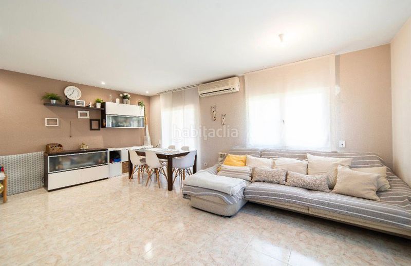 Foto f5cc5d54-4571-489b-a503-58ed5b953321. Casa  independiente con jardín de 200 m2 en Vilablareix