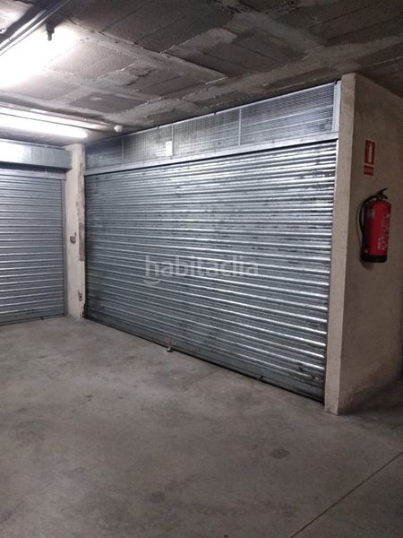 Foto 0ec97e3c-9f69-4d60-8b28-a1ae32de88a6. Parking coche en carrer d'ausiàs march 4 garraje cerrado dos plazas en Salt