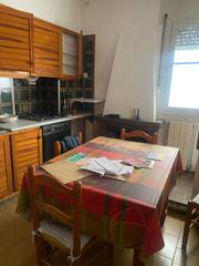 Casa adossada  Carrer major. Casa de 300m2  con local comercial