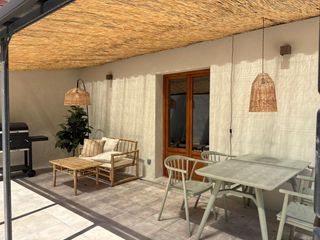 Haus in Carrer de la font 23. D’obra nova a 4 vents, tot a peu pla amb jardí privat i pèrgola