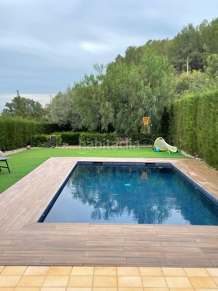 Foto c7897911-2900-4e79-a029-78a2f3e3c2e6. Chalet with fireplace heating parking pool in Castellvell del Camp