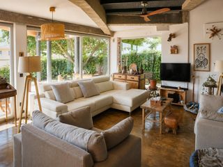 Casa  Carrer pere anton veciana i rabasa. Espectacular a 4 vents amb claraboia central i jard� � per entra