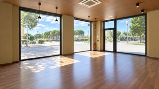 Local Comercial en Via m�xima 64. Cantoner impecable amb p�rquing a la finca | llest per entrar