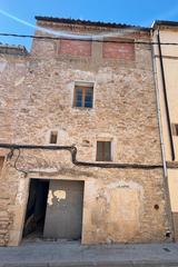 Casa  Sant francesc. De poble amb terrassa, pati i llum natural