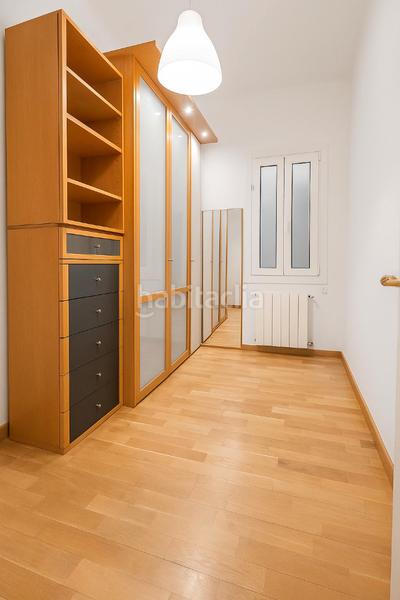 Foto 0b782dfe-b244-4452-b504-030e90aeb72b. Piso  de tres habitaciones con terraza en Congrés - Indians Barcelona