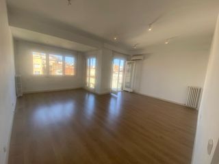 Etagenwohnung in Carrer de pau claris 184. Dos habitaciones + dos ba�os